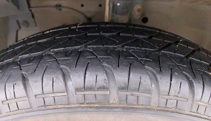 2017 Maruti Swift VDI OPT, Diesel, Manual, 47,052 km, Left Front Tyre Tread