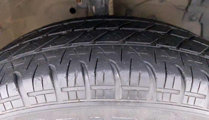 2017 Maruti Swift VDI OPT, Diesel, Manual, 47,052 km, Right Front Tyre Tread
