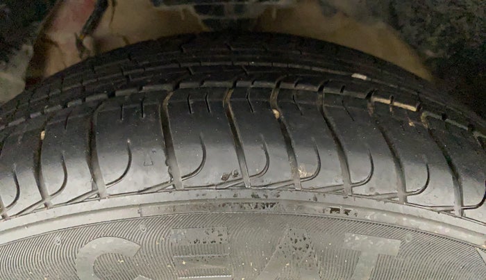 2019 Mahindra XUV300 W8 DIESEL MT, Diesel, Manual, 86,105 km, Left Front Tyre Tread