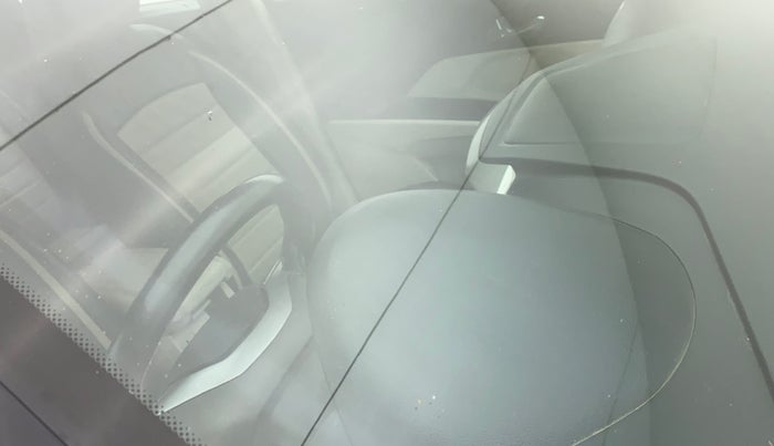 2019 Mahindra XUV300 W8 DIESEL MT, Diesel, Manual, 86,105 km, Front windshield - Minor spot on windshield
