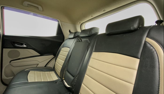 2019 Mahindra XUV300 W8 DIESEL MT, Diesel, Manual, 86,105 km, Right Side Rear Door Cabin