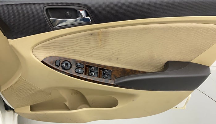 2014 Hyundai Verna FLUIDIC 1.4 VTVT CX, Petrol, Manual, 42,229 km, Driver Side Door Panels Control