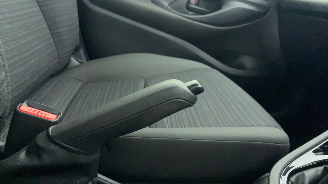 2020 Toyota Yaris Ascent Sport, Manual, 42217 km, Handbrake