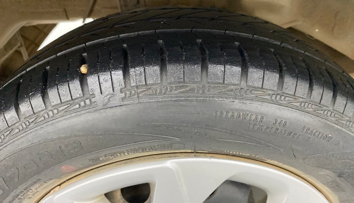 2017 Hyundai Eon MAGNA PLUS, Petrol, Manual, 18,361 km, Right Rear Tyre Tread