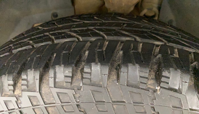 2016 Mahindra XUV500 W10, Diesel, Manual, 64,061 km, Left Front Tyre Tread