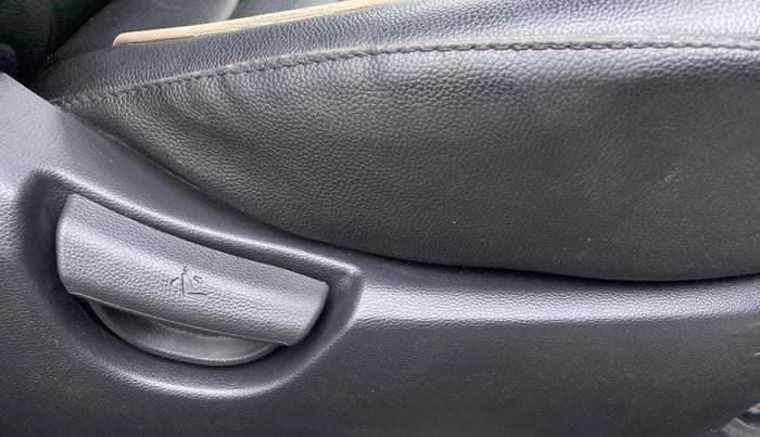 2019 Hyundai Grand i10 MAGNA 1.2 KAPPA VTVT, Petrol, Manual, 30,579 km, Driver Side Adjustment Panel
