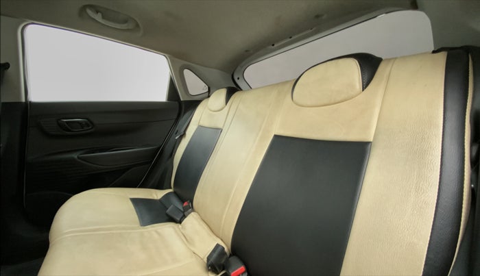 2021 Hyundai NEW I20 MAGNA 1.2 MT, Petrol, Manual, 34,112 km, Right Side Rear Door Cabin