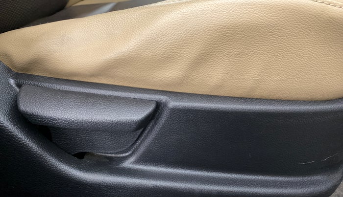 2016 Hyundai Eon ERA PLUS, Petrol, Manual, 36,031 km, Driver Side Adjustment Panel