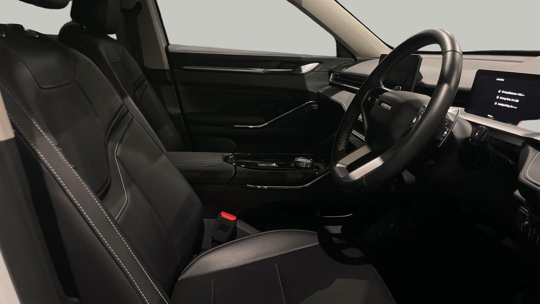 2024 GWM Haval H6 Lux, Automatic, 15313 km, Right Side Front Door Cabin View