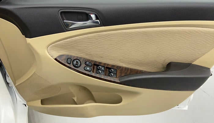 2014 Hyundai Verna FLUIDIC 1.6 SX CRDI, Diesel, Manual, 64,779 km, Driver Side Door Panels Control