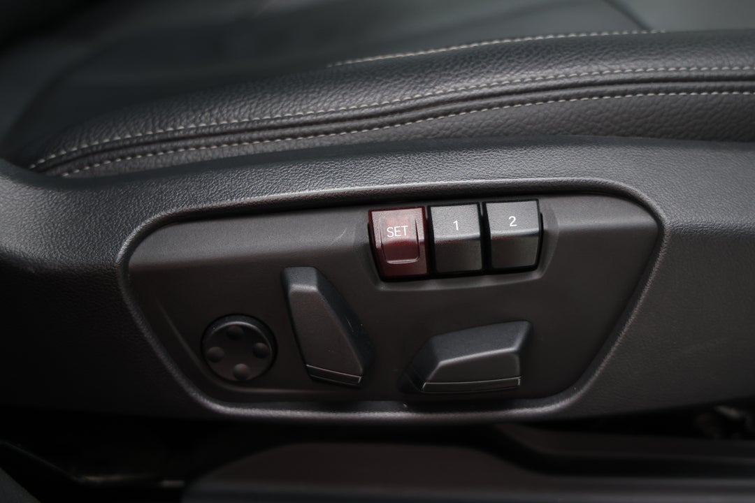 2018 BMW X1 xDrive 25i, Automatic, 65763 km, Drivers Side Adjustment Panel