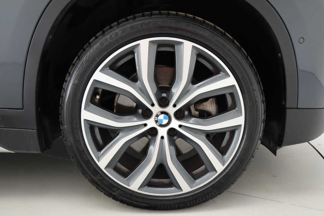 2018 BMW X1 xDrive 25i, Automatic, 65763 km, Right Front Wheel