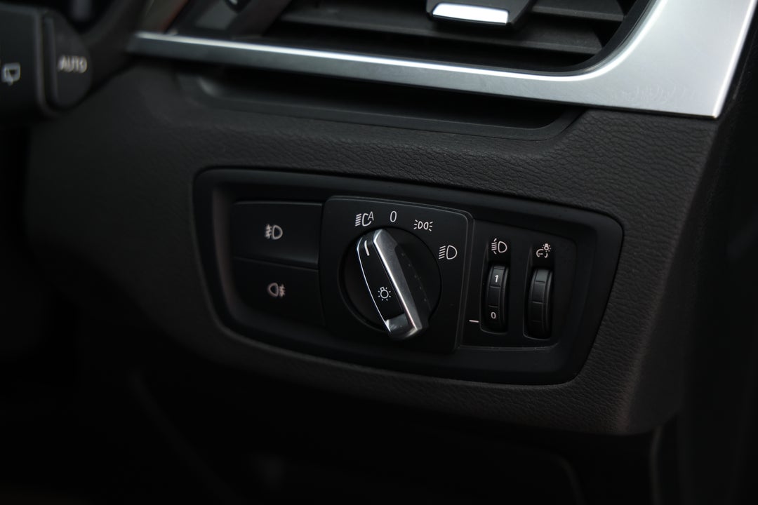 2018 BMW X1 xDrive 25i, Automatic, 65763 km, Utility Switches/Buttons