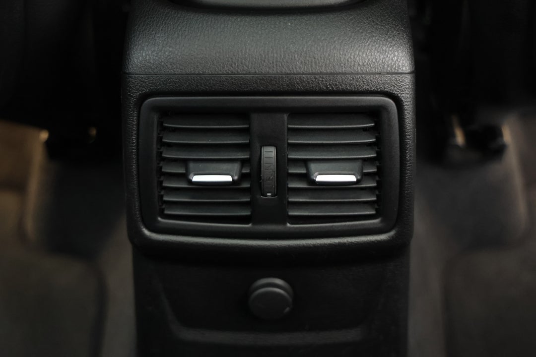 2018 BMW X1 xDrive 25i, Automatic, 65763 km, Rear A/C Vent