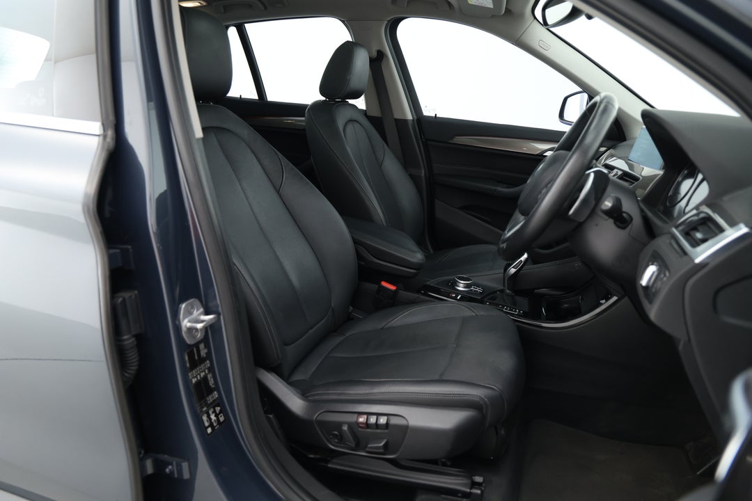 2018 BMW X1 xDrive 25i, Automatic, 65763 km, Right Side Front Door Cabin View