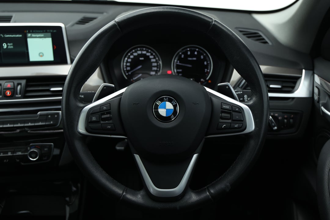 2018 BMW X1 xDrive 25i, Automatic, 65763 km, Steering Wheel Close-up