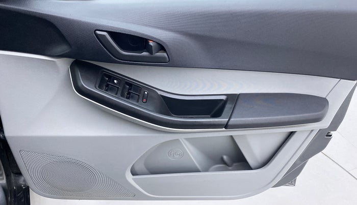 2022 Tata Tiago 1.2 XT (O), Petrol, Manual, 18,564 km, Driver Side Door Panels Control