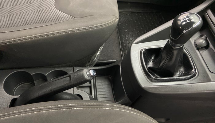 2017 Ford New Figo 1.2 TITANIUM, Petrol, Manual, 19,726 km, Gear Lever