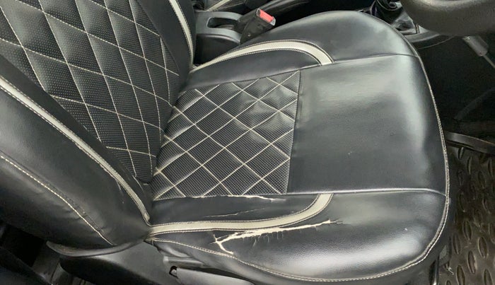 2013 Maruti Swift VXI, CNG, Manual, 59,479 km, Driver seat - Cover slightly torn