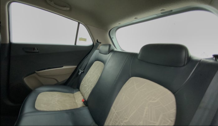 2016 Hyundai Grand i10 MAGNA AT 1.2 KAPPA VTVT, Petrol, Automatic, 63,382 km, Right Side Rear Door Cabin