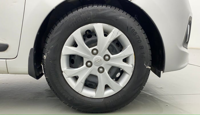2016 Hyundai Grand i10 MAGNA AT 1.2 KAPPA VTVT, Petrol, Automatic, 63,382 km, Right Front Wheel
