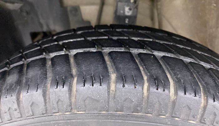 2014 Datsun Go T, Petrol, Manual, 65,551 km, Left Front Tyre Tread