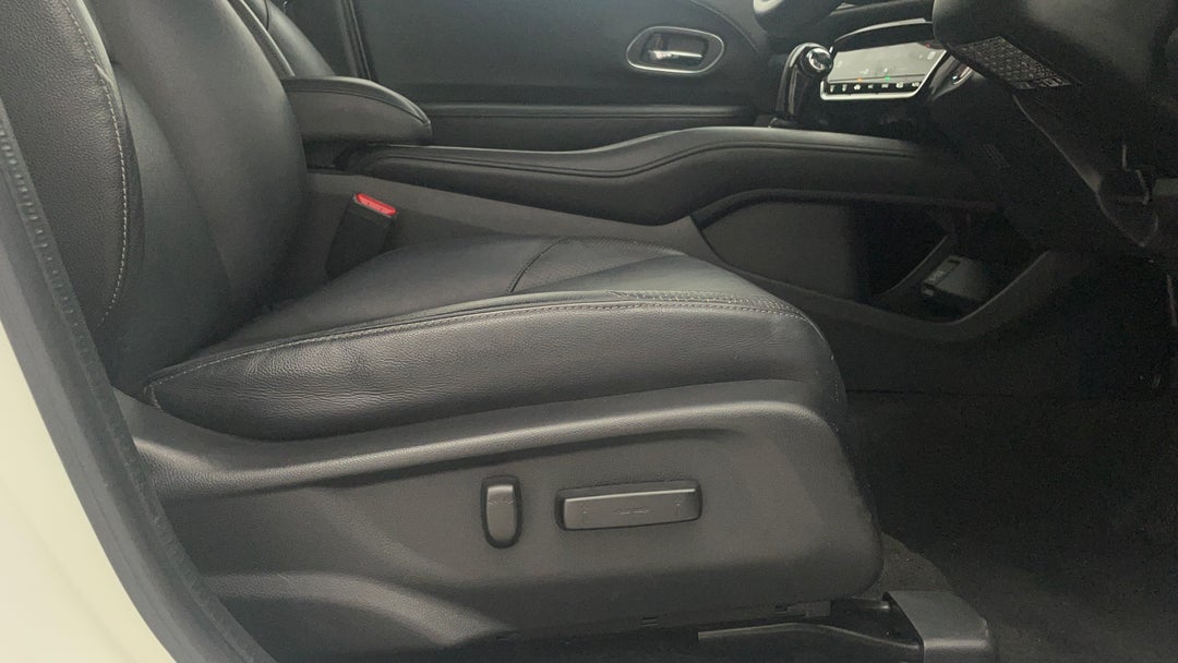 2017 Honda HR-V Vti-l, Automatic, 105990 km, Drivers Side Adjustment Panel