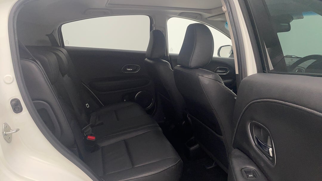 2017 Honda HR-V Vti-l, Automatic, 105990 km, Right Side Rear Door Cabin View
