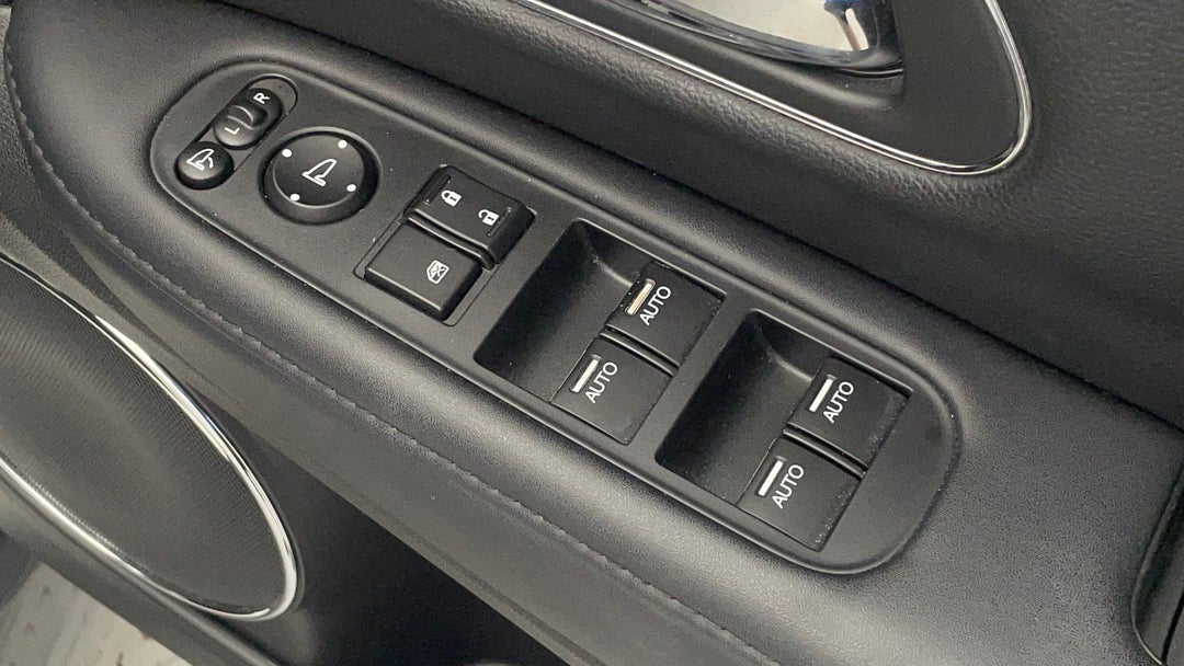 2017 Honda HR-V Vti-l, Automatic, 105990 km, Drivers Side Door Panel Controls