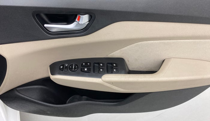 2018 Hyundai Verna 1.6 CRDI SX + AT, Diesel, Automatic, 56,253 km, Driver Side Door Panels Control