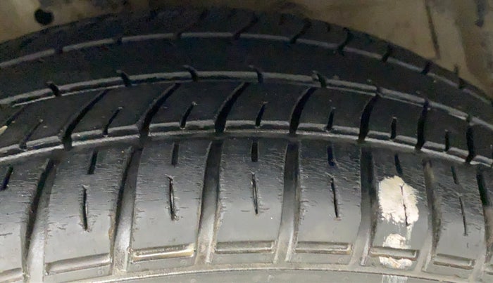 2014 Maruti Ertiga VXI, Petrol, Manual, 1,22,054 km, Right Front Tyre Tread