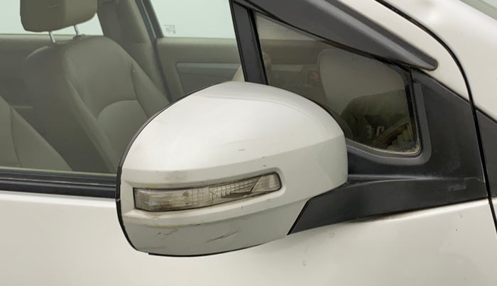 2014 Maruti Ertiga VXI, Petrol, Manual, 1,22,054 km, Right rear-view mirror - Minor scratches