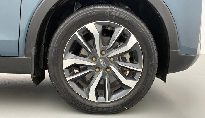 2020 Mahindra XUV300 W8 (O) DIESEL  AT, Diesel, Automatic, 15,573 km, Right Front Wheel