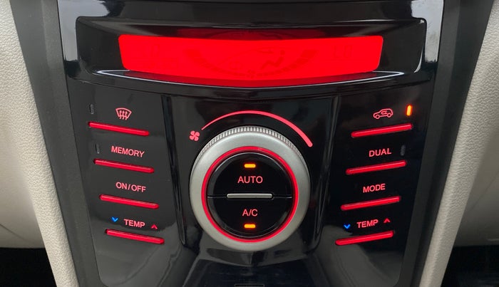 2020 Mahindra XUV300 W8 (O) DIESEL  AT, Diesel, Automatic, 15,573 km, Automatic Climate Control
