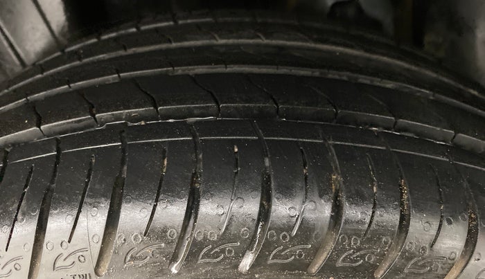 2020 Mahindra XUV300 W8 (O) DIESEL  AT, Diesel, Automatic, 15,573 km, Left Rear Tyre Tread