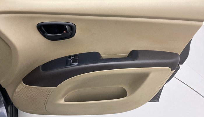 2011 Hyundai i10 ERA 1.1 IRDE, CNG, Manual, 78,038 km, Driver Side Door Panels Control