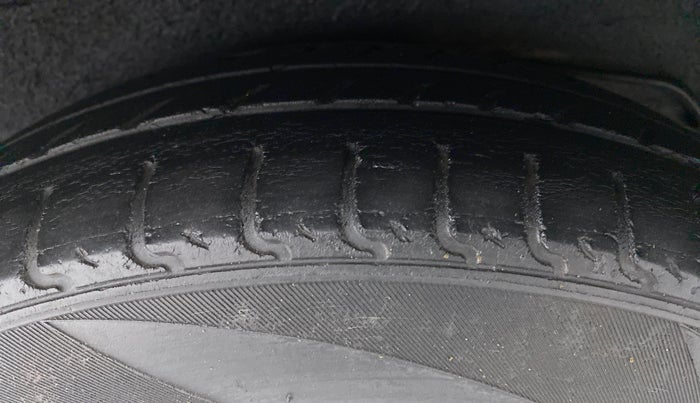 2011 Hyundai i10 ERA 1.1 IRDE, CNG, Manual, 78,038 km, Right Rear Tyre Tread