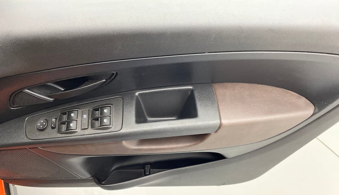 2015 Fiat Avventura EMOTION MULTIJET 1.3, Diesel, Manual, 62,151 km, Driver Side Door Panels Control