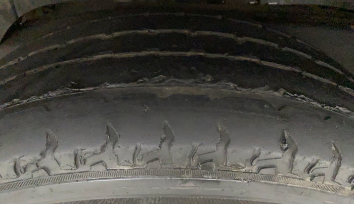2017 Mahindra TUV300 T8, Diesel, Manual, 46,696 km, Left Rear Tyre Tread