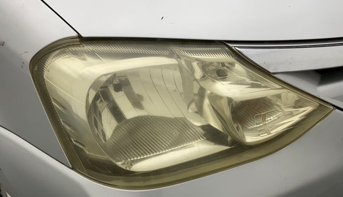 2011 Toyota Etios G, Petrol, Manual, 73,320 km, Right headlight - Minor scratches