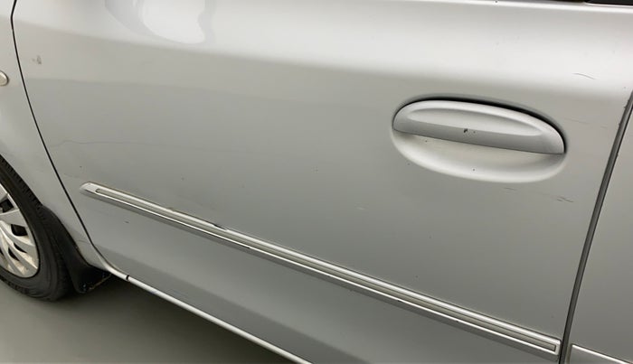 2011 Toyota Etios G, Petrol, Manual, 73,320 km, Front passenger door - Slightly dented