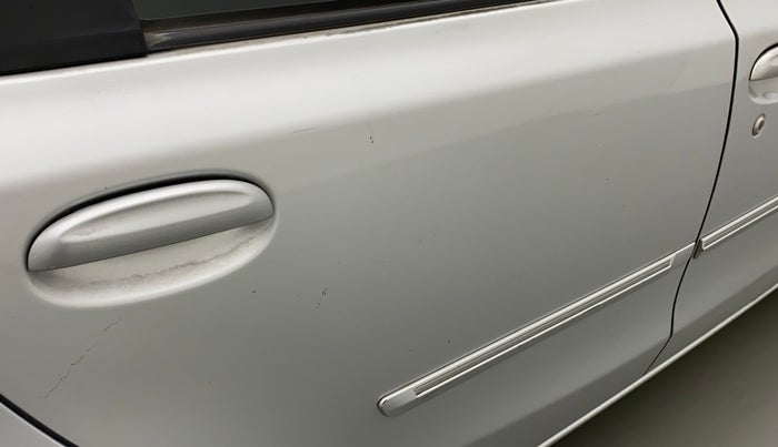 2011 Toyota Etios G, Petrol, Manual, 73,320 km, Right rear door - Minor scratches