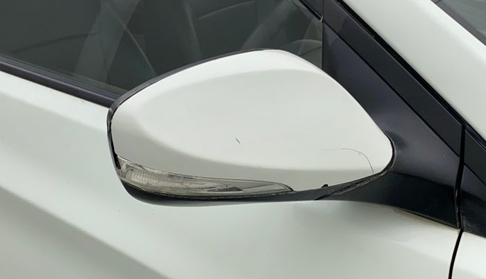 2013 Hyundai Verna FLUIDIC 1.6 VTVT EX, Petrol, Manual, 52,740 km, Right rear-view mirror - Cover has minor damage