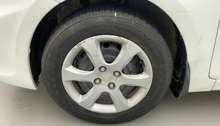 2013 Hyundai Verna FLUIDIC 1.6 VTVT EX, Petrol, Manual, 52,740 km, Left front tyre - Minor crack