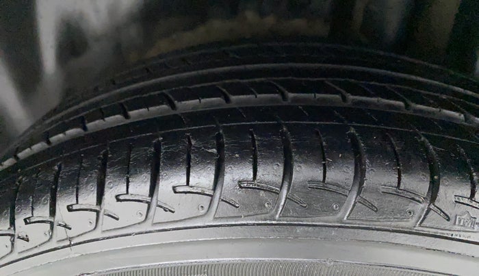 2018 Maruti Ciaz DELTA 1.4 MT PETROL, Petrol, Manual, 89,128 km, Right Rear Tyre Tread