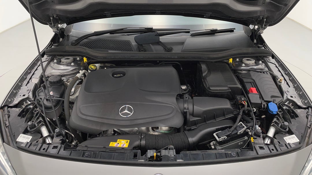 2016 Mercedes-benz GLA 180, Automatic, 105222 km, Open Bonnet (Engine)