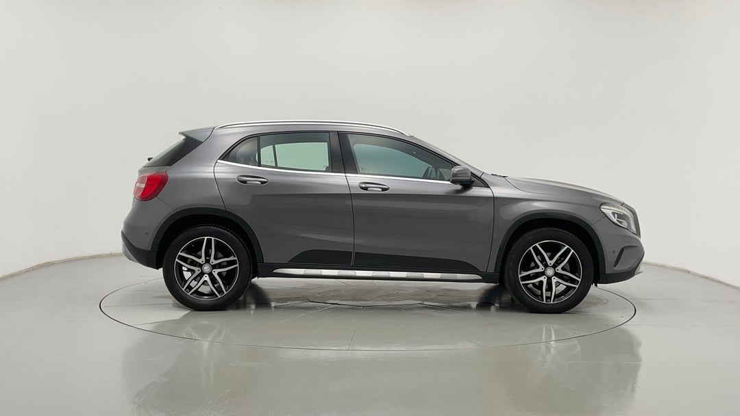 2016 Mercedes-benz GLA 180, Automatic, 105222 km, Right Side View