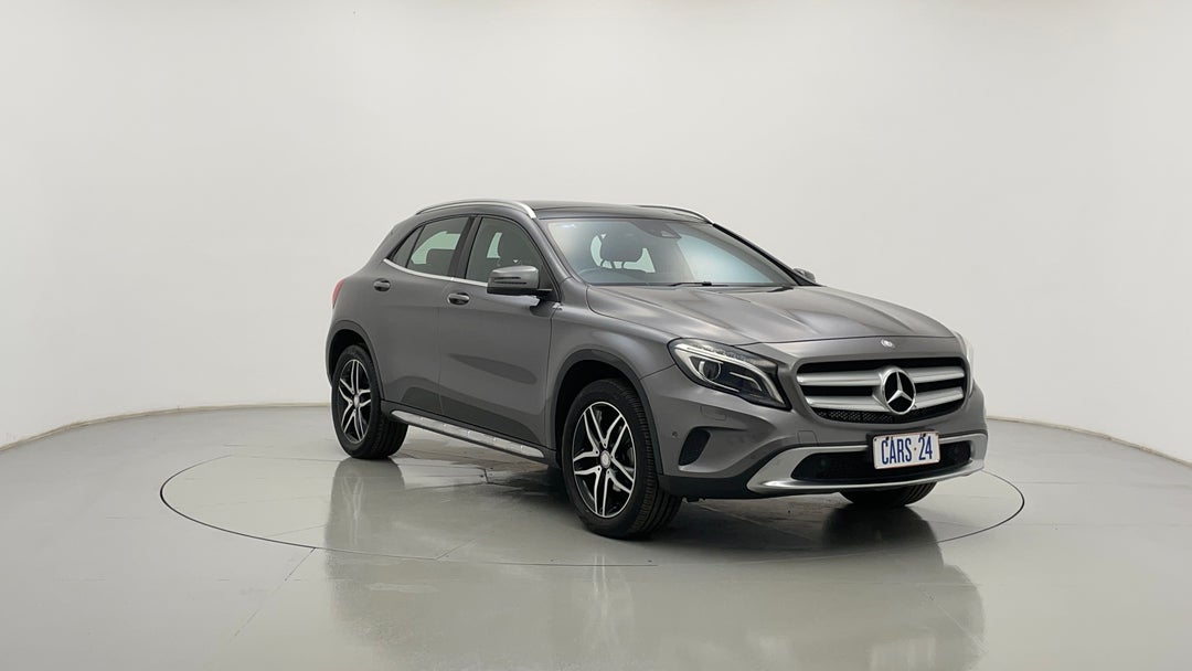 2016 Mercedes-benz GLA 180, Automatic, 105222 km, Right Front Diagonal (45- Degree) View