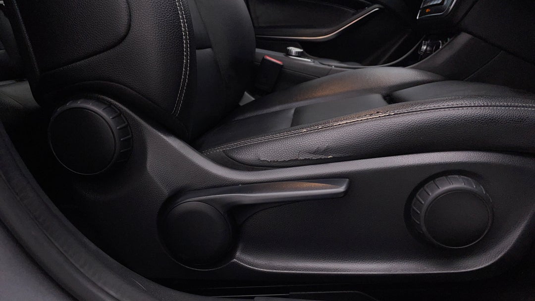 2016 Mercedes-benz GLA 180, Automatic, 105222 km, Drivers Side Adjustment Panel