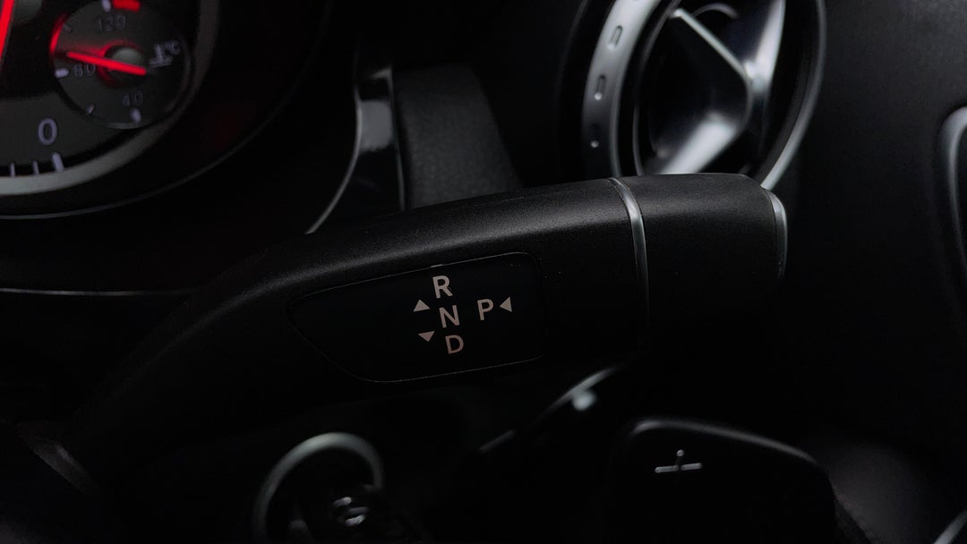 2016 Mercedes-benz GLA 180, Automatic, 105222 km, Gear Lever 